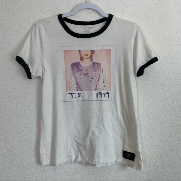 Taylor Swift Tops - Taylor swift 1989 world tour SS graphic T-shirt L